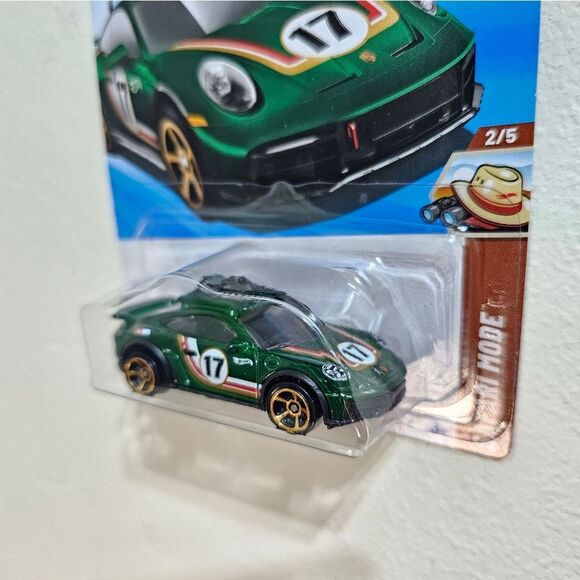 HotWheels Green Porsche 911 Rallye - Picture 2 of 4